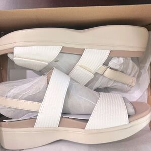 Vionic Women's Cream Sandals